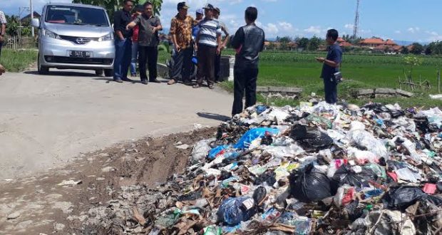 Terusik Sampah, Anggota Komisi V DPR RI Datang Ke Cirebon 