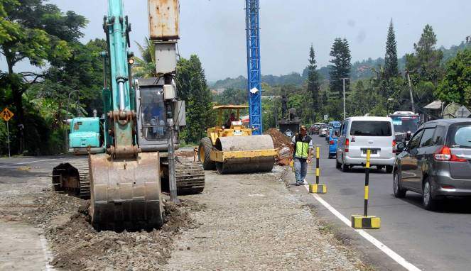Jelang Akhir Tahun 2017, DBMPR Jabar Lebarkan Bahu Jalan 