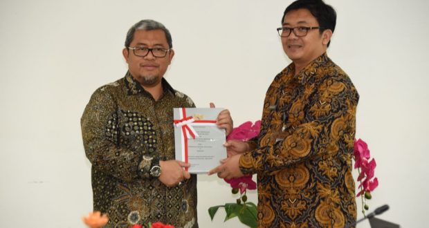 Aher Terima LHP Semester II TA 2017 dari BPK  Jabar Publisher